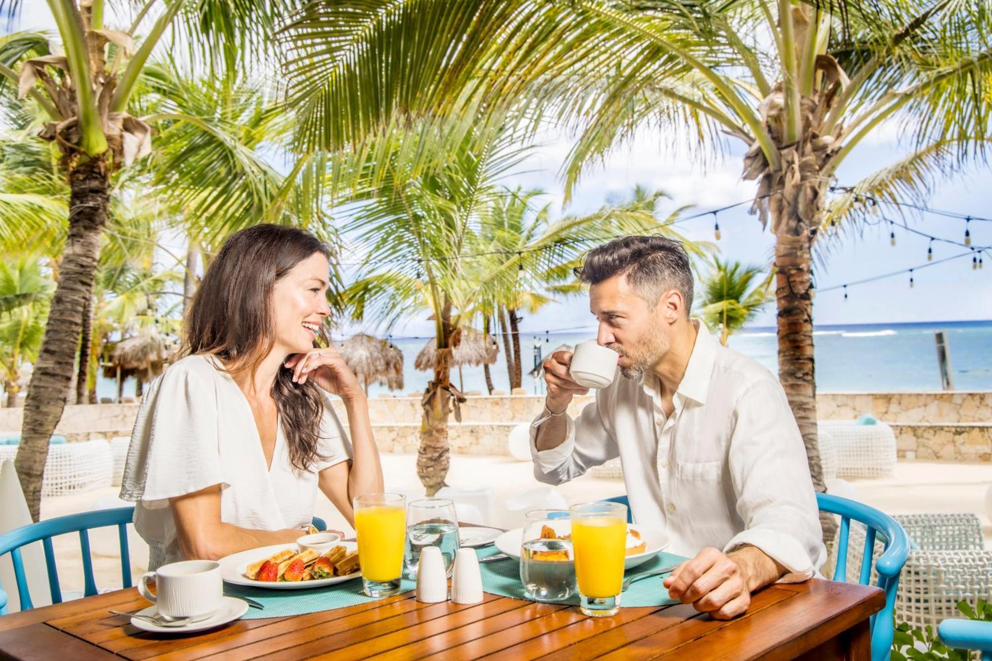 Majestic Mirage Punta Cana, All Suites (Adults Only) Eksteriør billede Breakfast at a resort